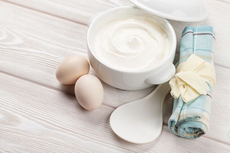 Joghurt und Eier, um stundenlang auf einer Diät Gewicht zu verlieren